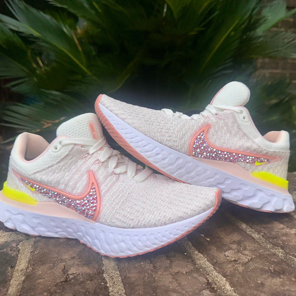 Custom Nike React detailed w/ Swarovski crystals Women's Sz 8.5 - Picture 7 of 12